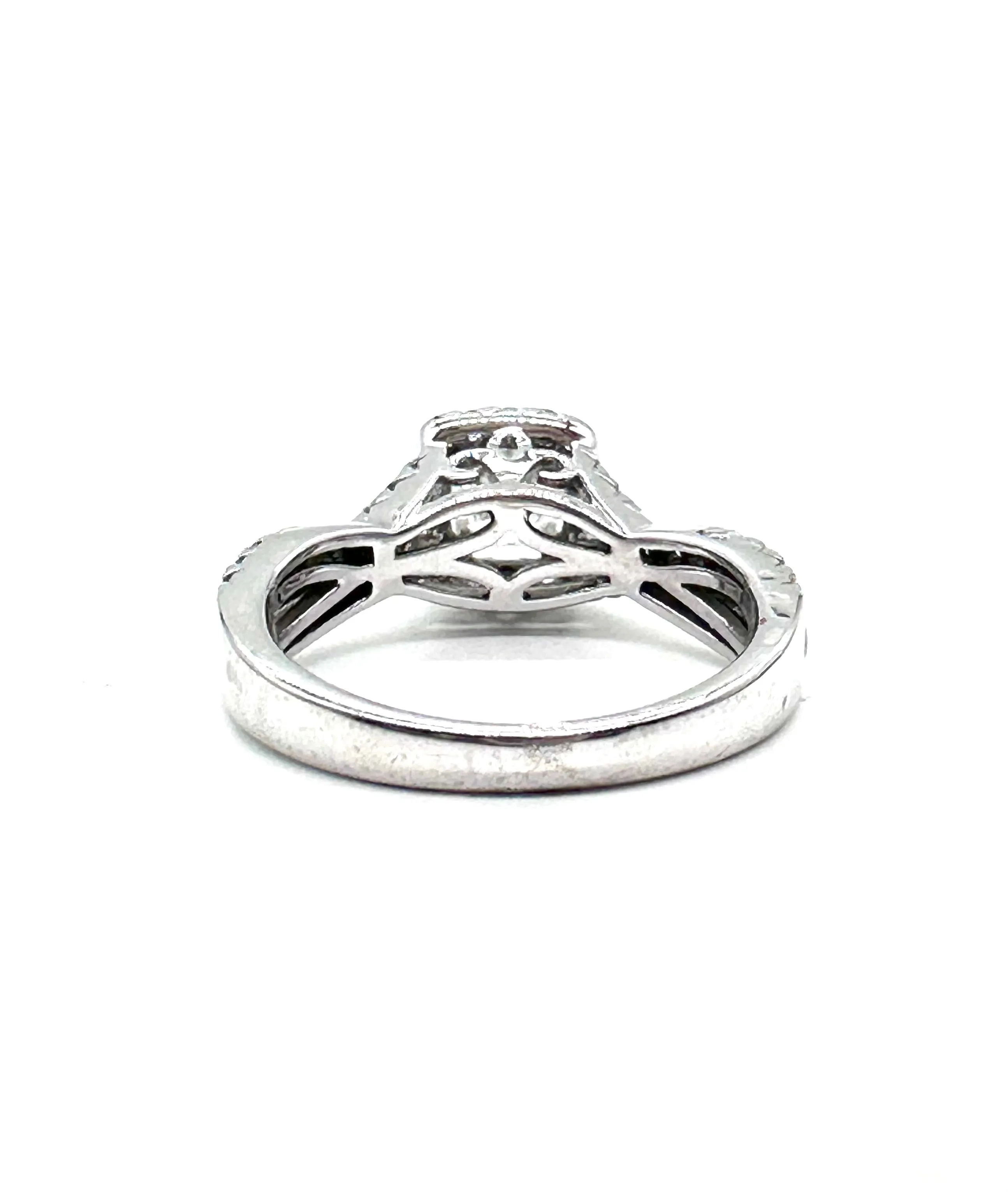 Diamond halo twist ring