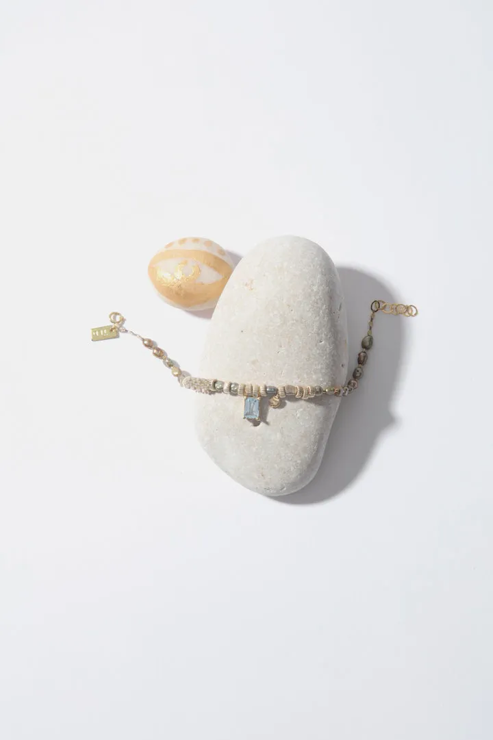 DOVE TOPAZ & MIXED BEAD BRACELET