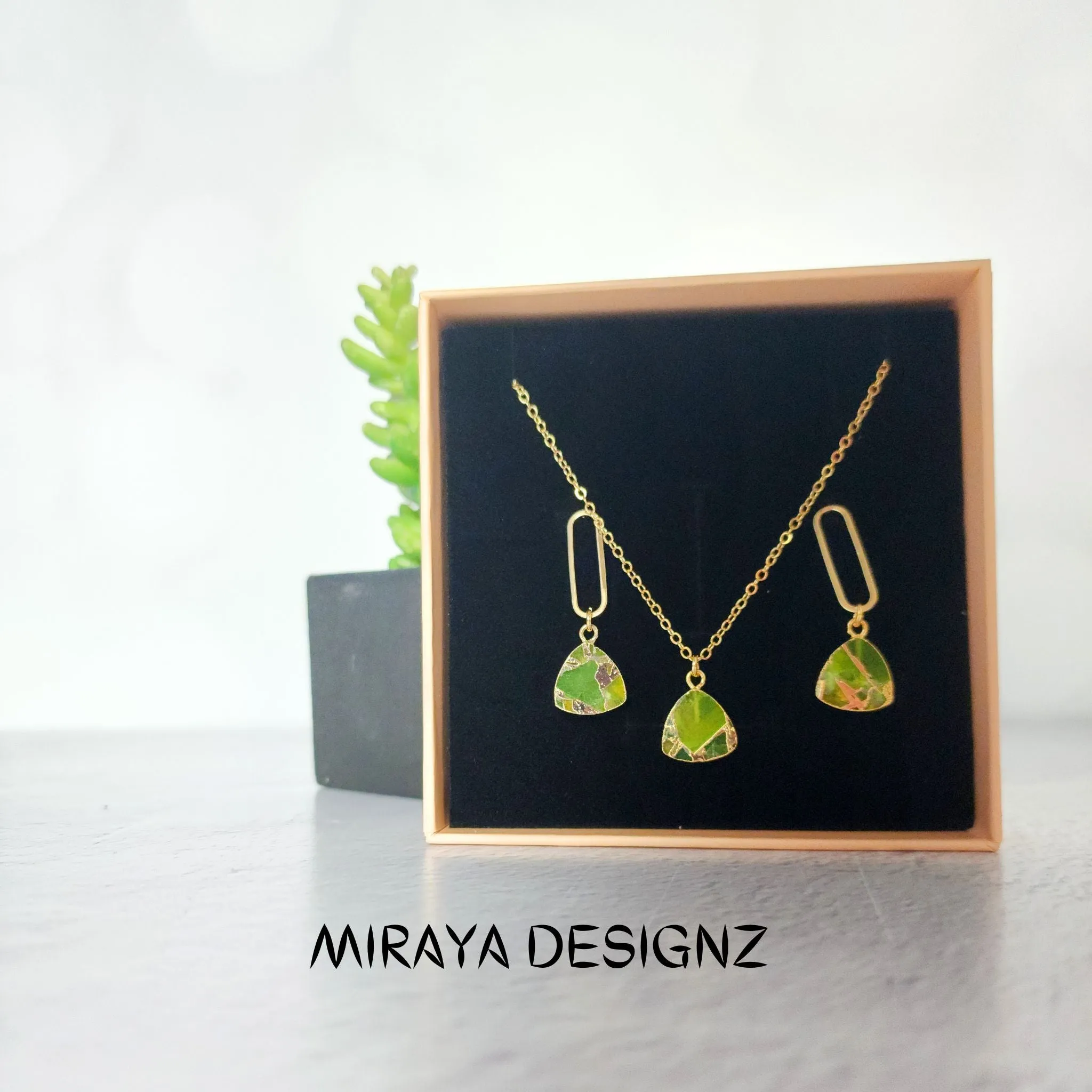 Mohave Peridot Jade Set - Trillion
