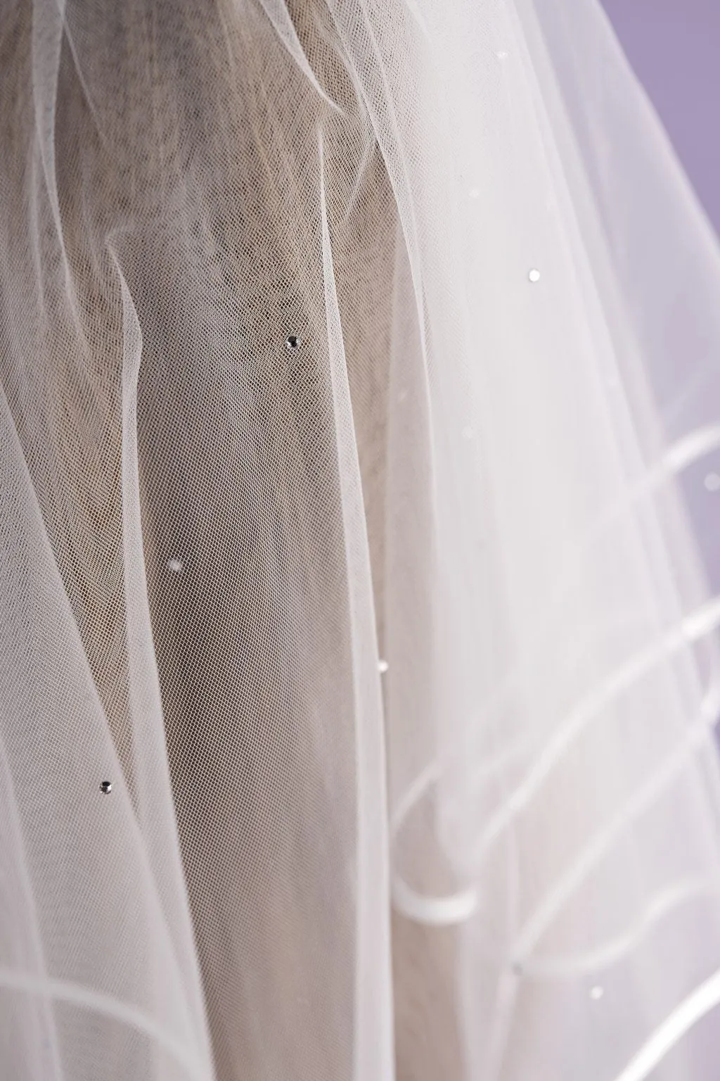 Peridot Katie veil white